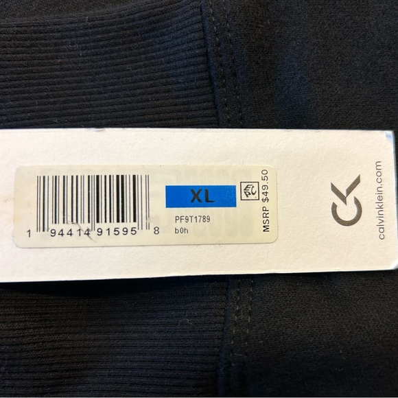 NWT Calvin Klein Sweatshirt - Picture 4 of 6